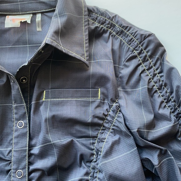 ATHLETA Tulum Ruched Plaid Snap Front Top. Size XS - Picture 3 of 11